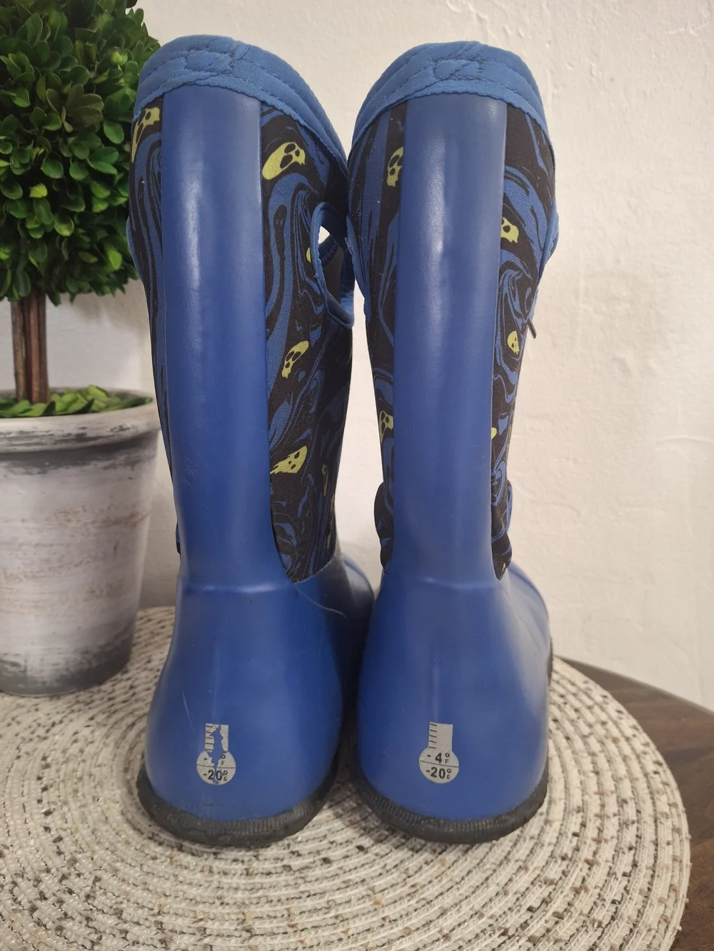 Blue Bogs K York SpookyPull-On Rain/Snow Boots Size 6.